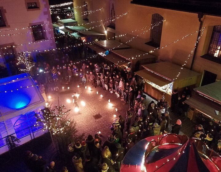 Blick auf den Kirchenplatz