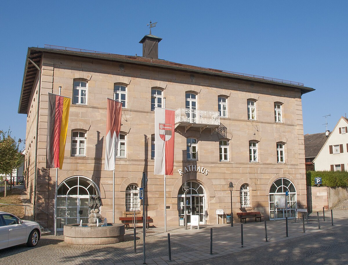Auf dem Foto ist das Pleinfelder Rathaus zu sehen.