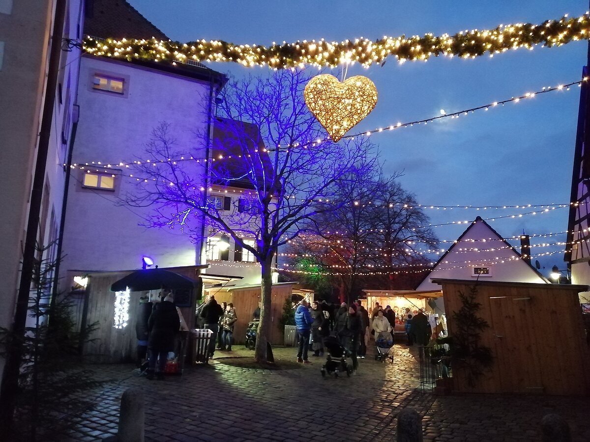 Pleinfelder Weihnachtsmarkt - 2 Blick auf den Schlossplatz