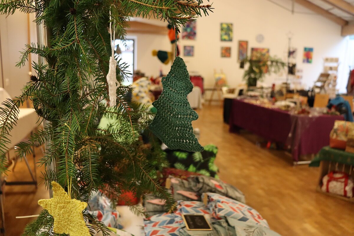 Weihnachtsmarkt Innenbereich Dekostände