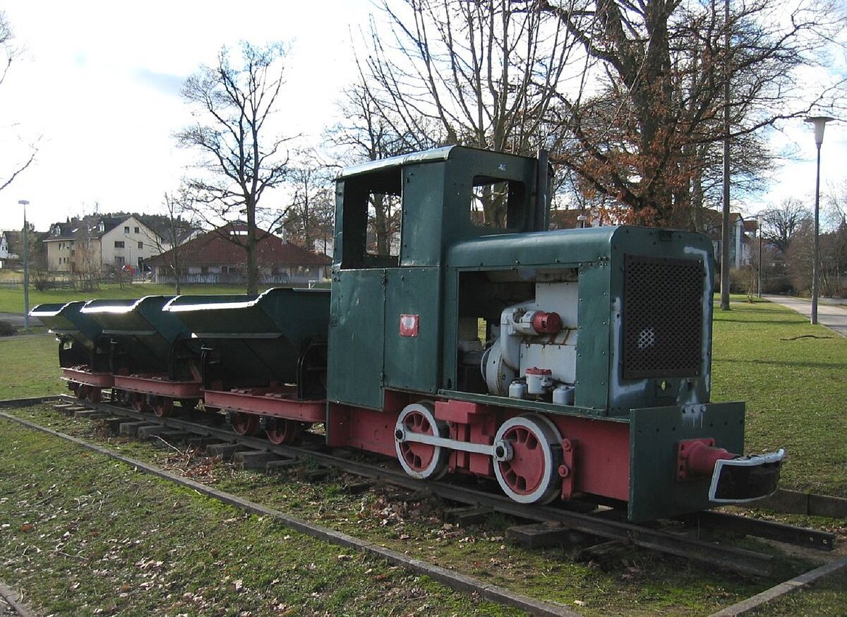 Das Bild zeigt die Lokomotive am Spielplatz in Pleinfeld